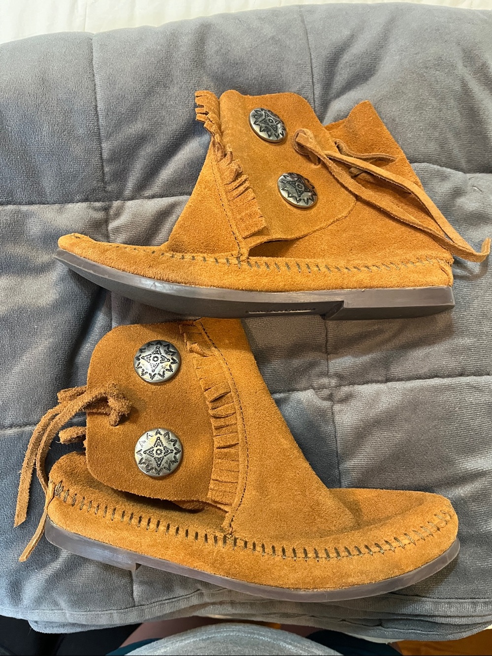 Minnetonka Moccasin Bootie Shoe Ankle Fringe Ruffle Western Boho Suede Tan 6.5